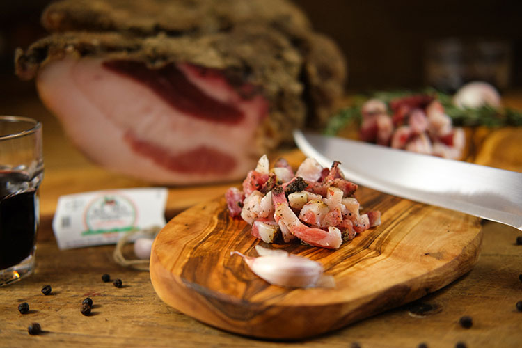 salumificio-samo-produzione-guanciale